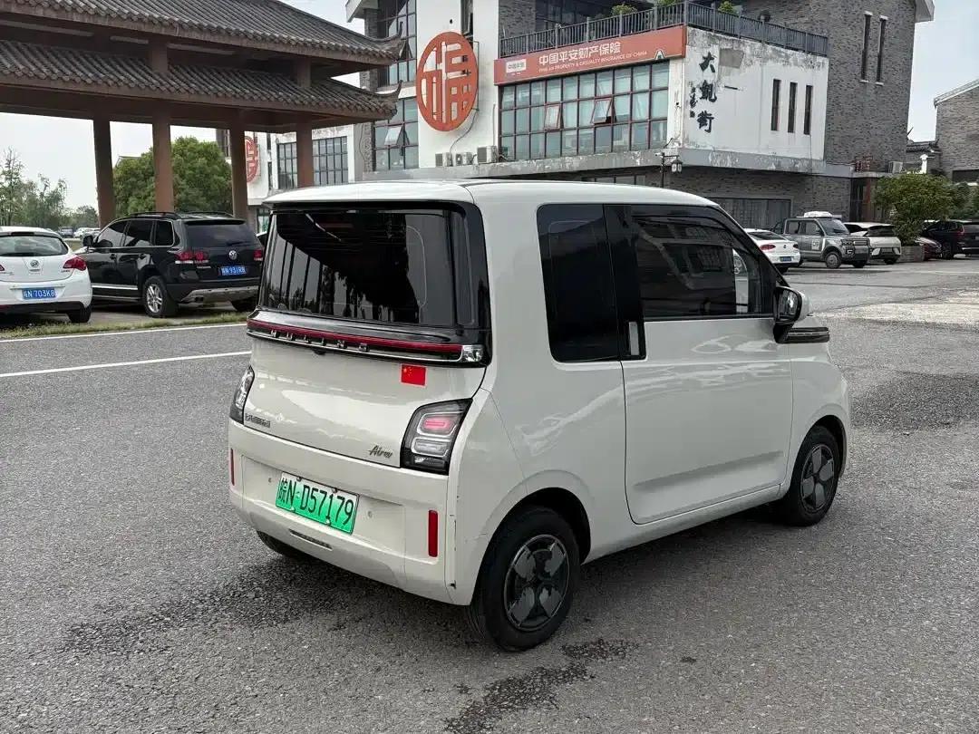 Wuling Air ev Clear Sky 2023 Model, Four-Seat Standard Edition — миниатюра 9