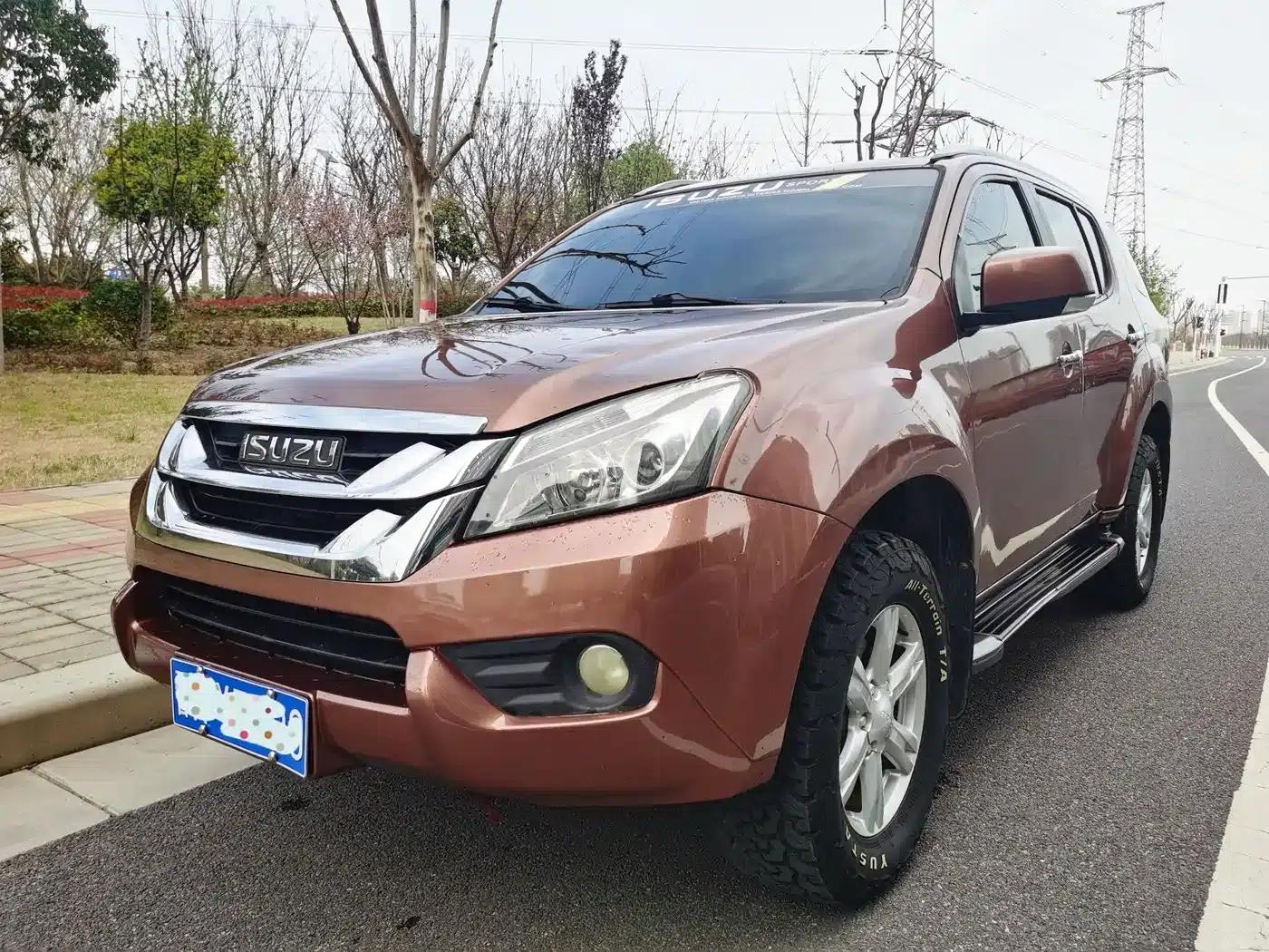 mu-X Ranger 2015 2.5T 2WD Automatic Touring Edition 7-Seater — миниатюра 1