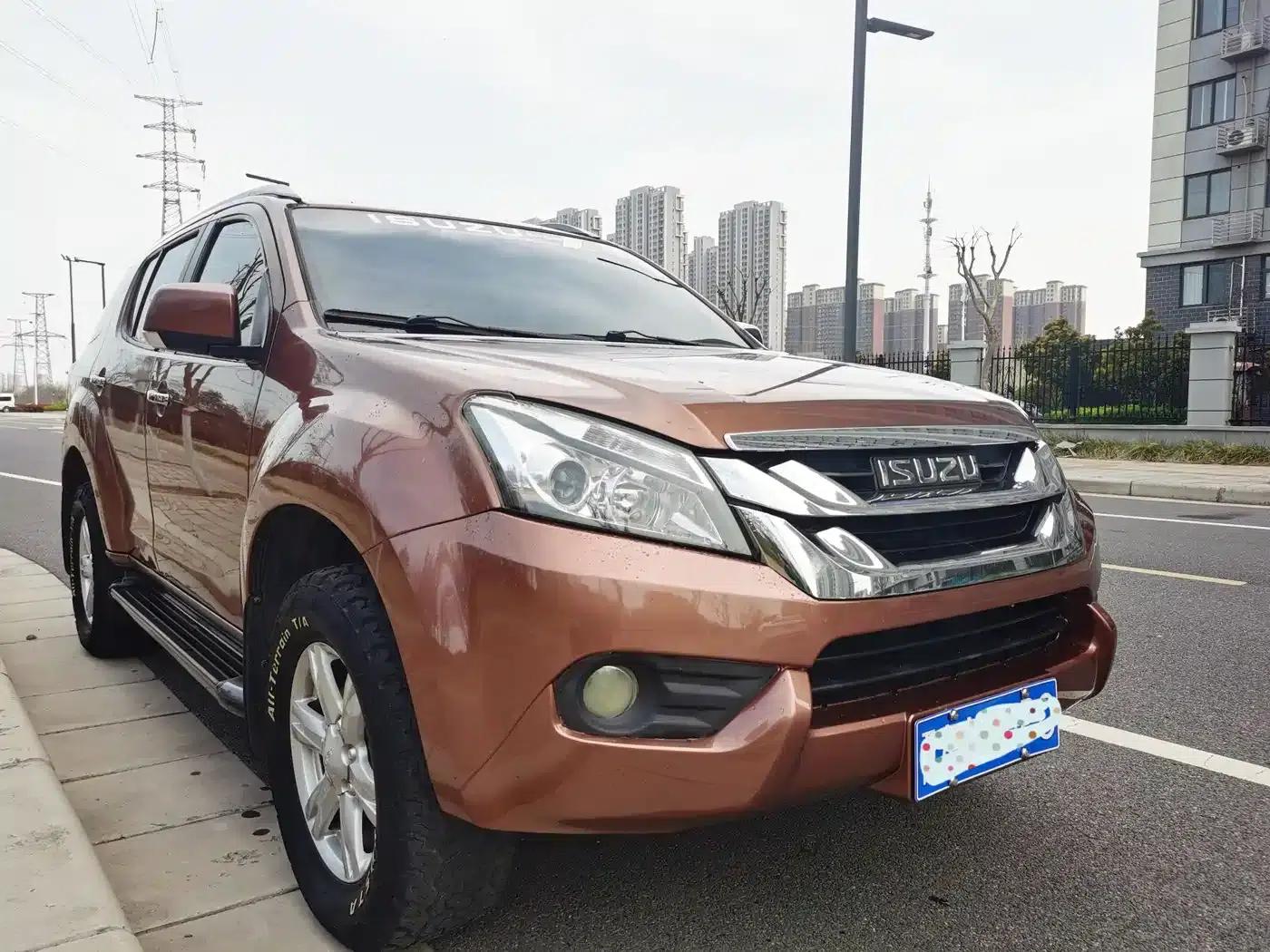 mu-X Ranger 2015 2.5T 2WD Automatic Touring Edition 7-Seater — миниатюра 3