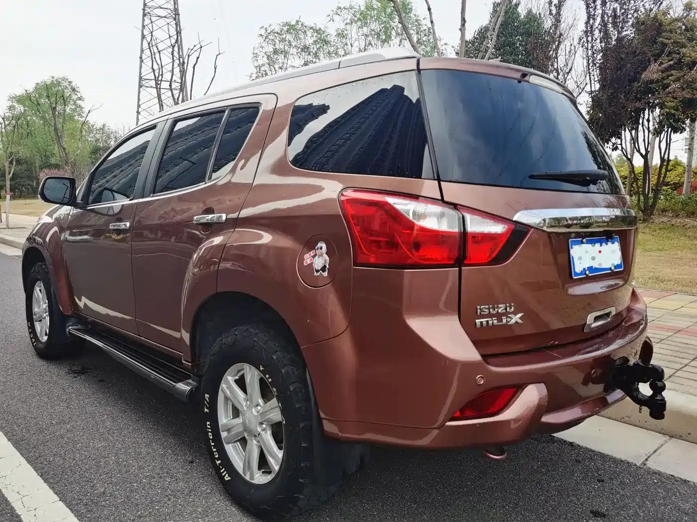 mu-X Ranger 2015 2.5T 2WD Automatic Touring Edition 7-Seater — миниатюра 4