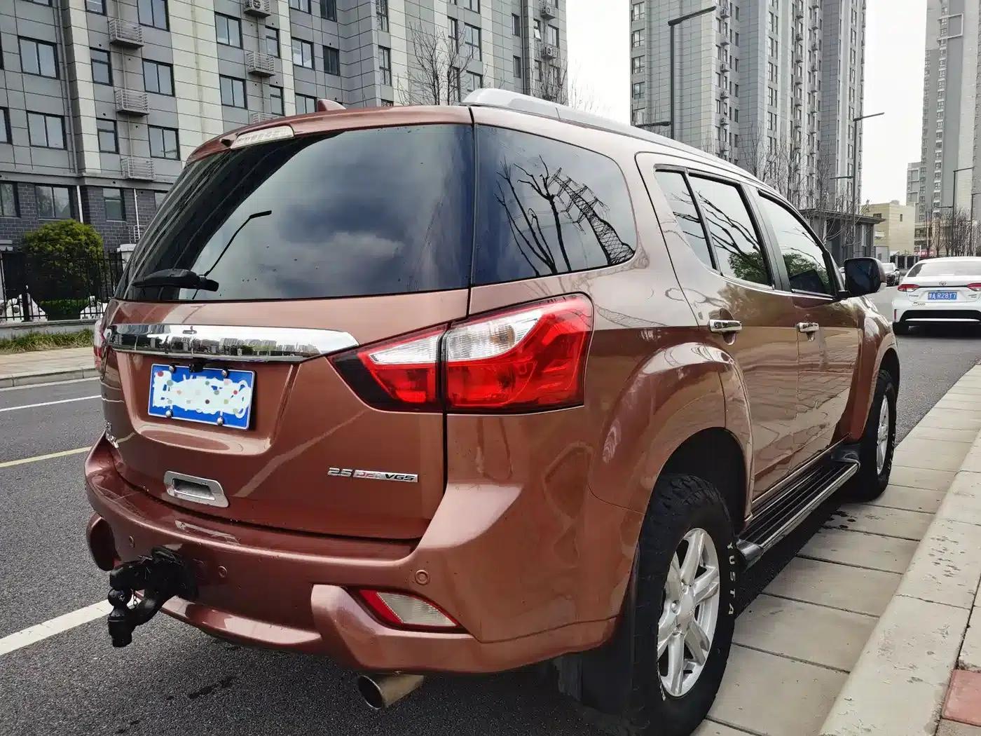 mu-X Ranger 2015 2.5T 2WD Automatic Touring Edition 7-Seater — миниатюра 5