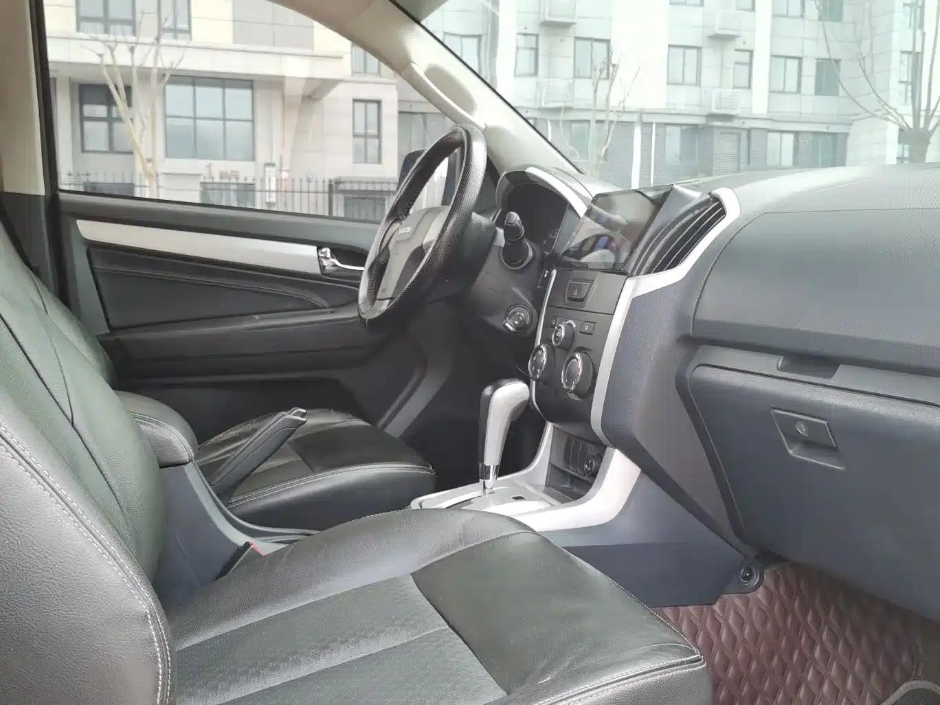 mu-X Ranger 2015 2.5T 2WD Automatic Touring Edition 7-Seater — миниатюра 7