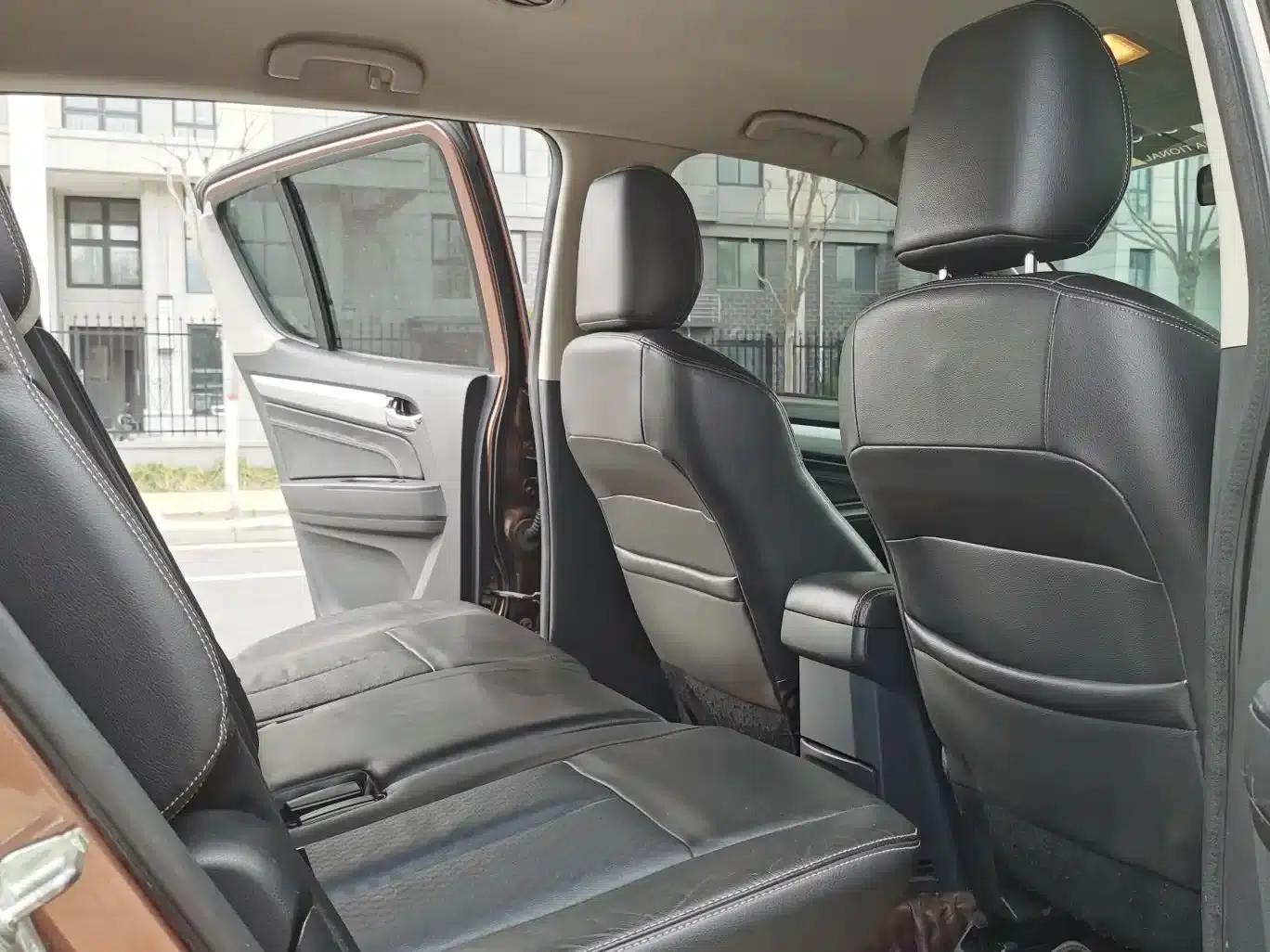 mu-X Ranger 2015 2.5T 2WD Automatic Touring Edition 7-Seater — миниатюра 8