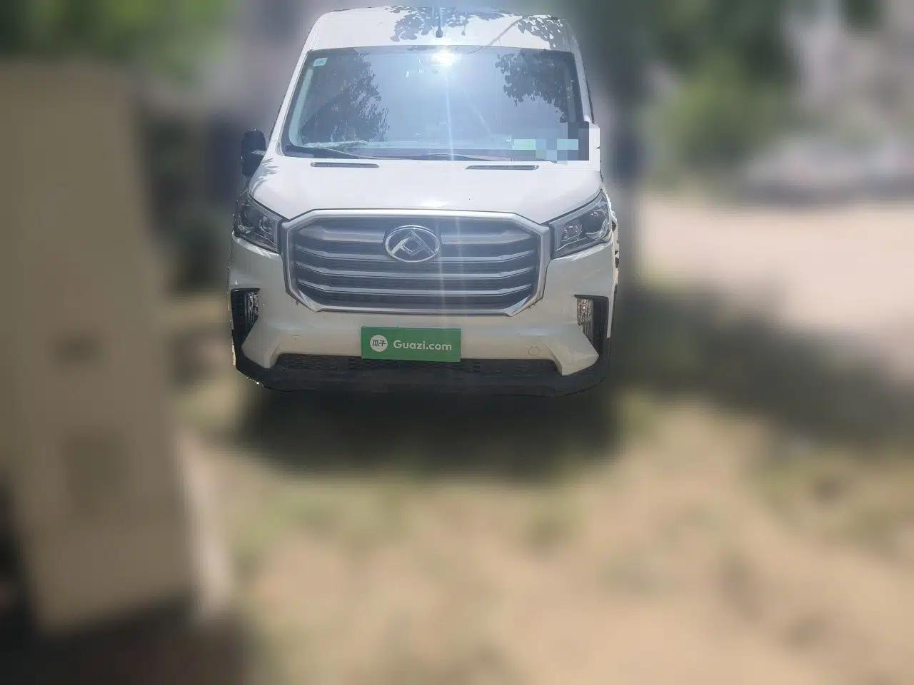 Used SAIC MAXUS Xintu V90 2020 2.0T Manual - Yunjie Version Front-Wheel Drive Rear Single Tire Long Wheelbase High-Roof 7-Seater — миниатюра 2