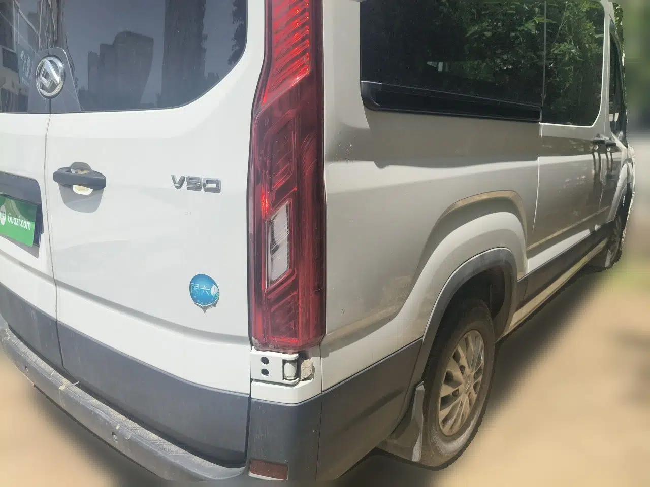 Used SAIC MAXUS Xintu V90 2020 2.0T Manual - Yunjie Version Front-Wheel Drive Rear Single Tire Long Wheelbase High-Roof 7-Seater — миниатюра 6