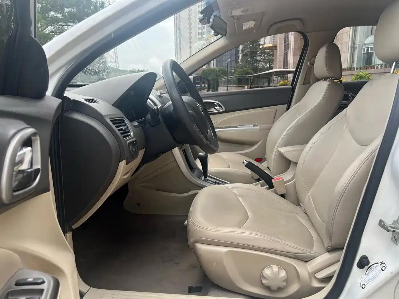 Baojun 630 2014 1.5L Automatic Comfort Model — миниатюра 6