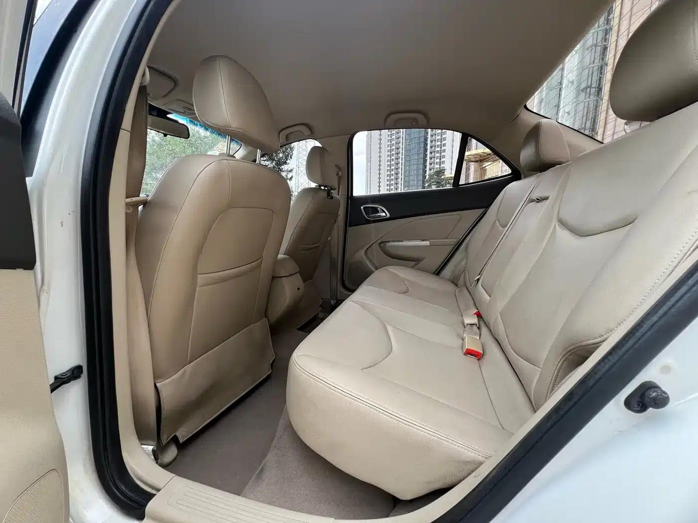 Baojun 630 2014 1.5L Automatic Comfort Model — миниатюра 7