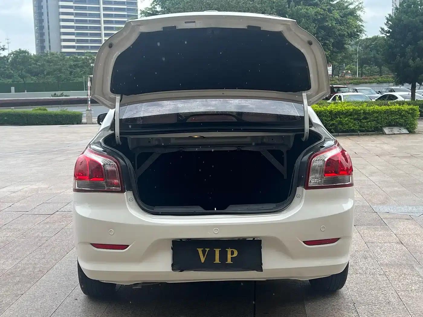 Baojun 630 2014 1.5L Automatic Comfort Model — миниатюра 10