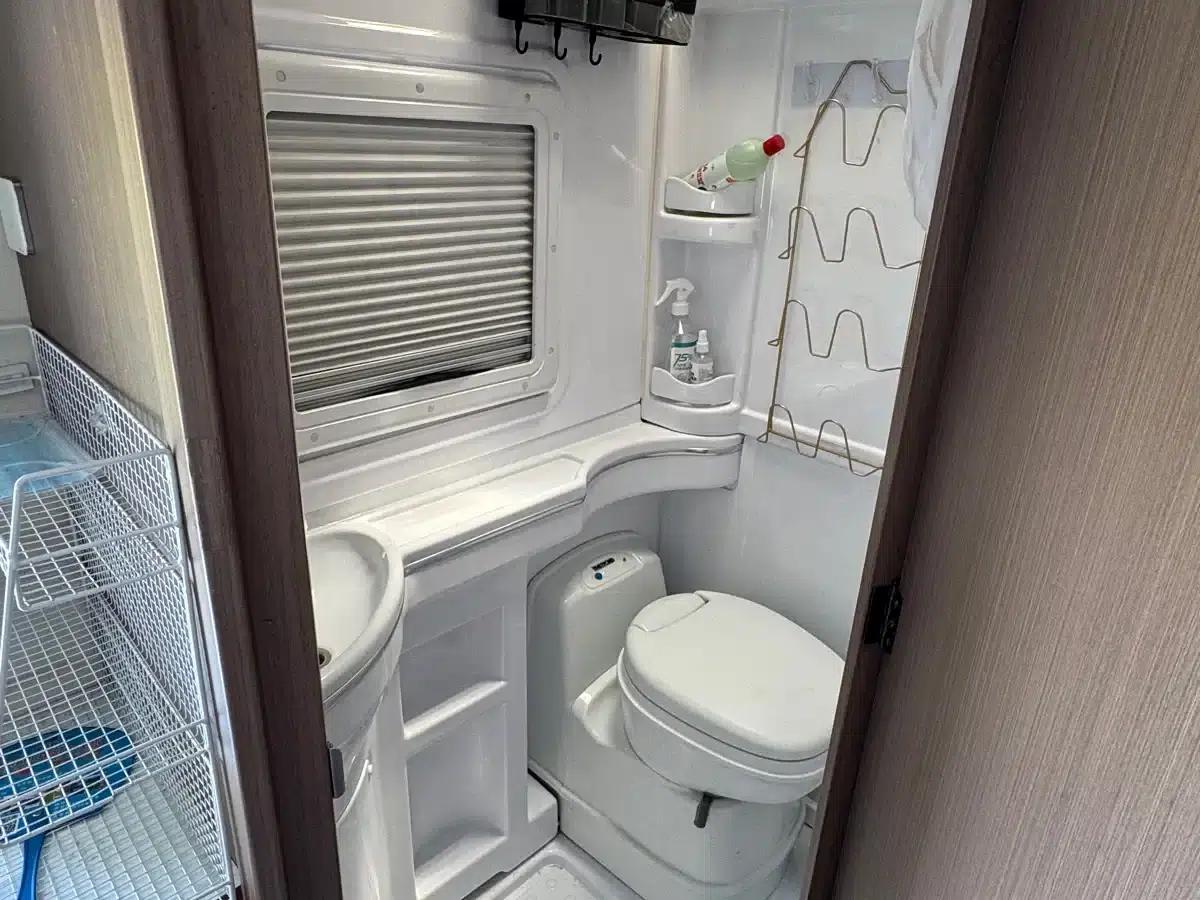 SAIC MAXUS V80 RV 2021 Model 2.0T Lifestyle V80 RV with Transverse Bed — миниатюра 16