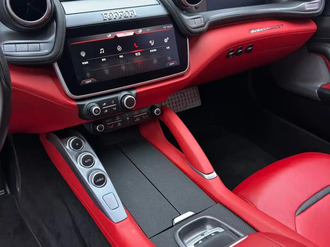 2017 GTC4Lusso 3.9T V8 — миниатюра 17