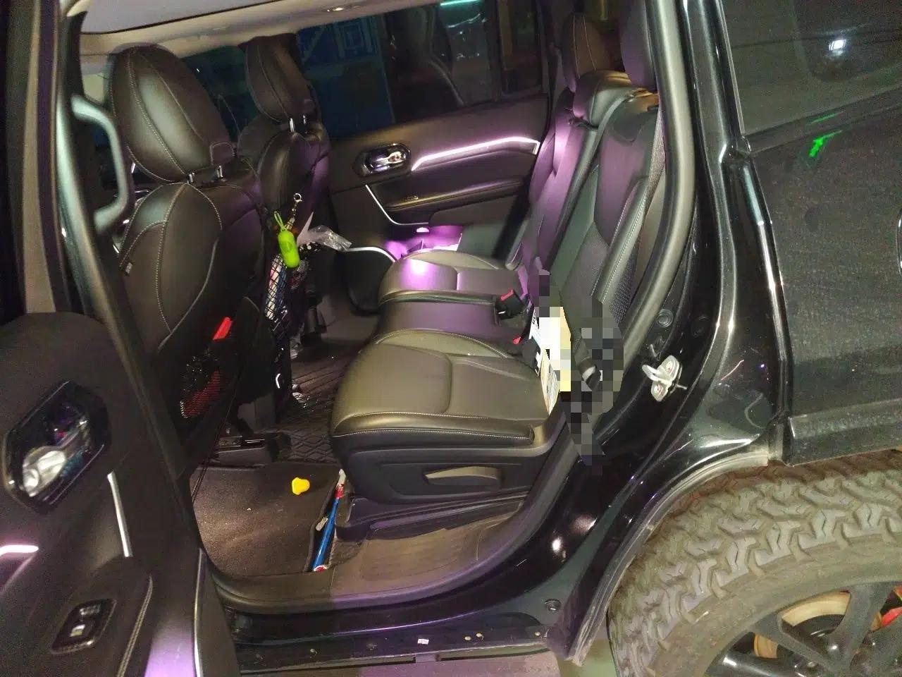 Used Jeep Commander PHEV 2020 2.0T Plug-in Hybrid Premium Edition — миниатюра 17