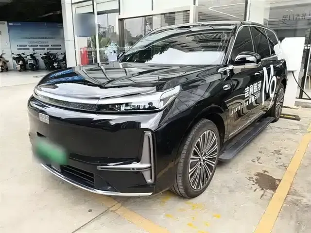 Galaxy M9 2025 210km/h AWD Navigator Edition
