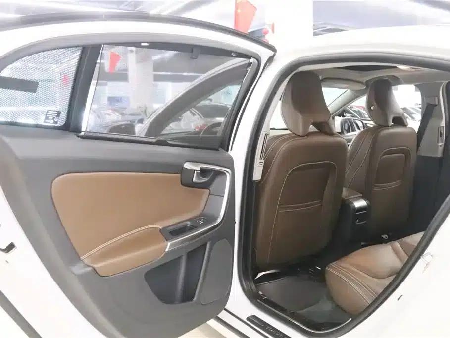 2018 Volvo S60 Plug-in Hybrid, S60L E-Drive Hybrid T6 Entry Edition — миниатюра 13