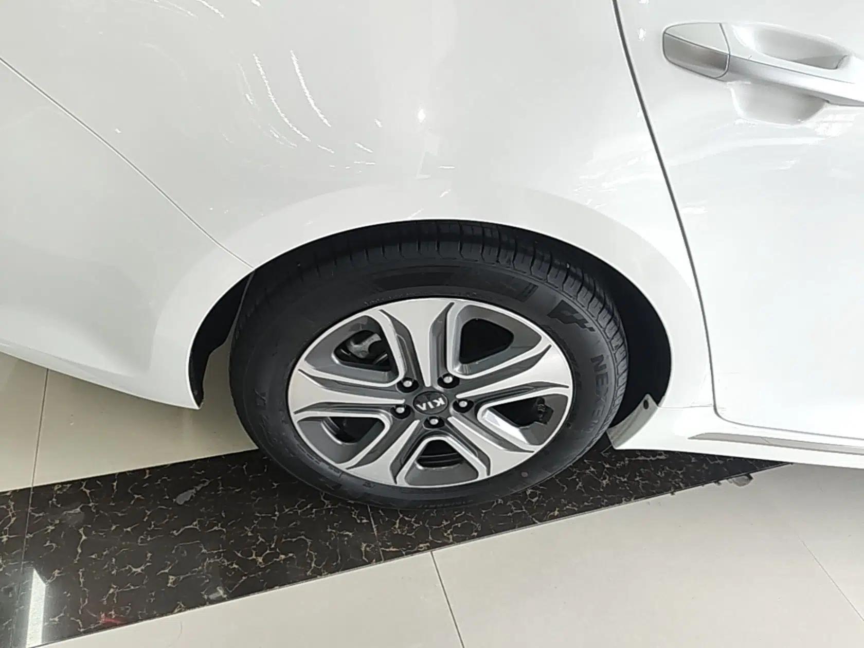 Used Kia K5 New Energy 2019 2.0L LUX — миниатюра 11