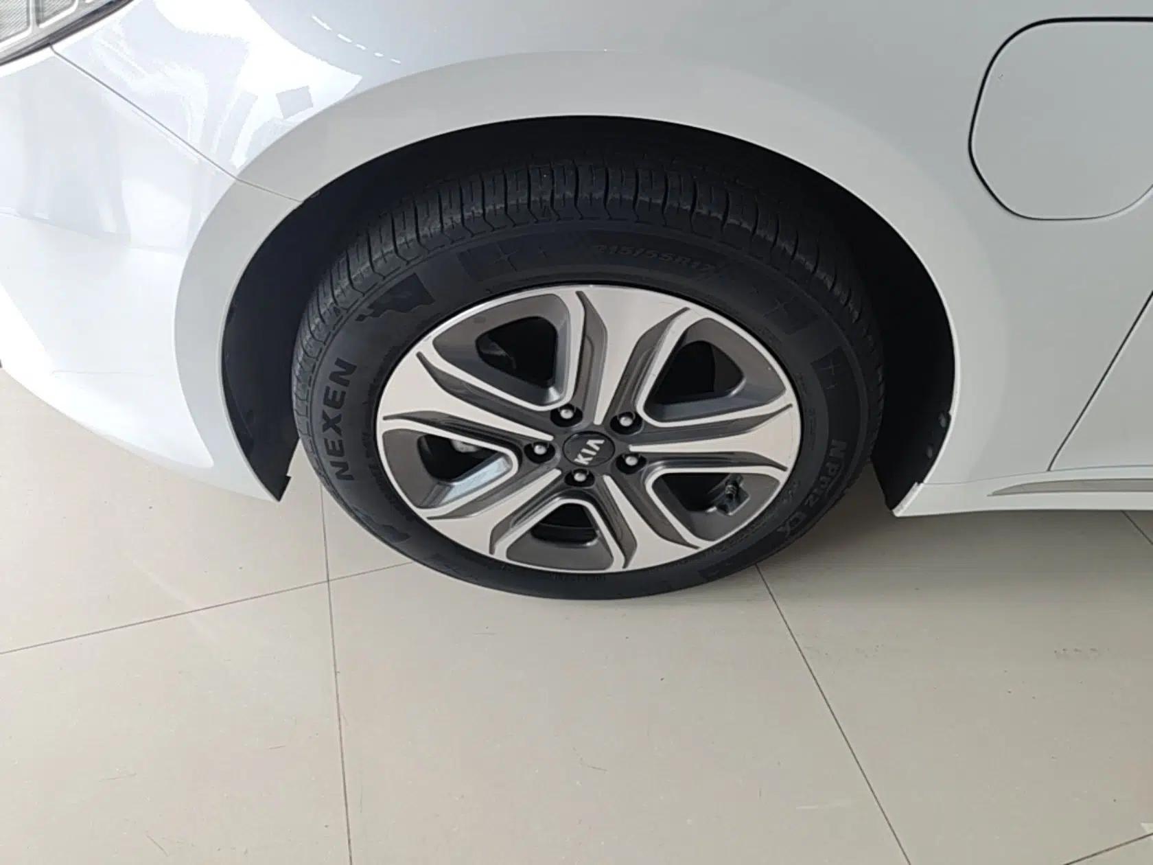 Used Kia K5 New Energy 2019 2.0L LUX — миниатюра 15