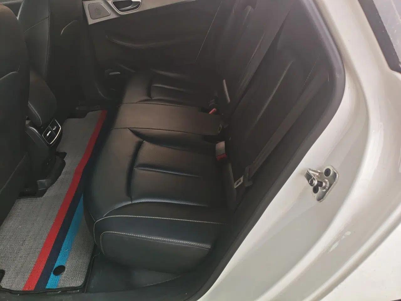 Used Roewe i6 MAX New Energy 2023 EV 420 Skyroof Special Edition — миниатюра 17