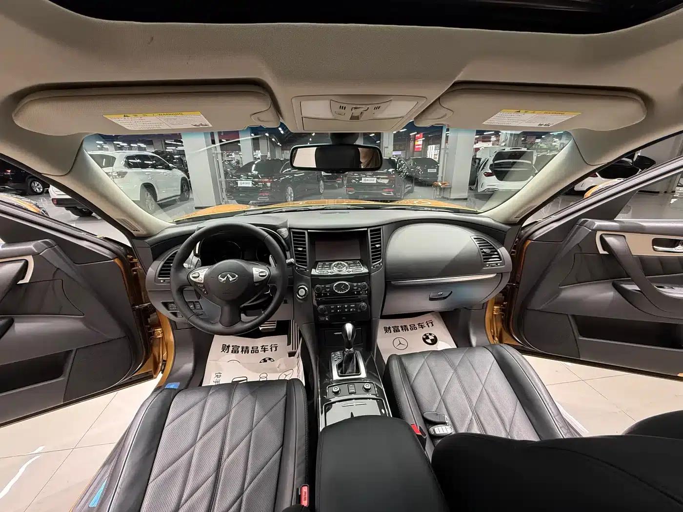 Infiniti QX70 2013 3.7L Standard Edition — миниатюра 12