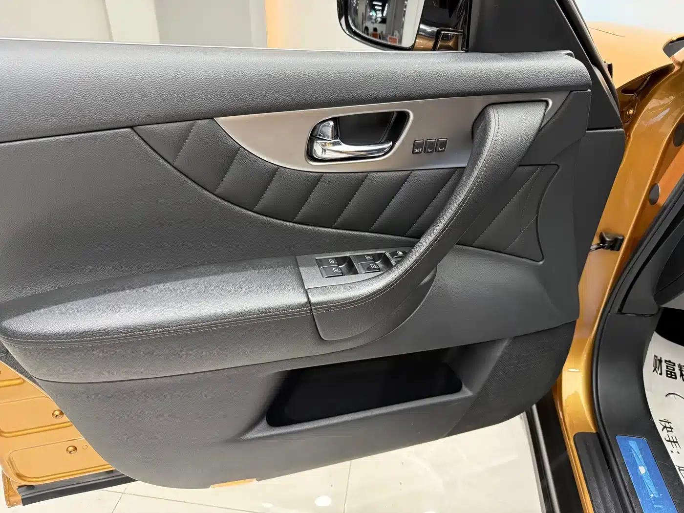 Infiniti QX70 2013 3.7L Standard Edition — миниатюра 13