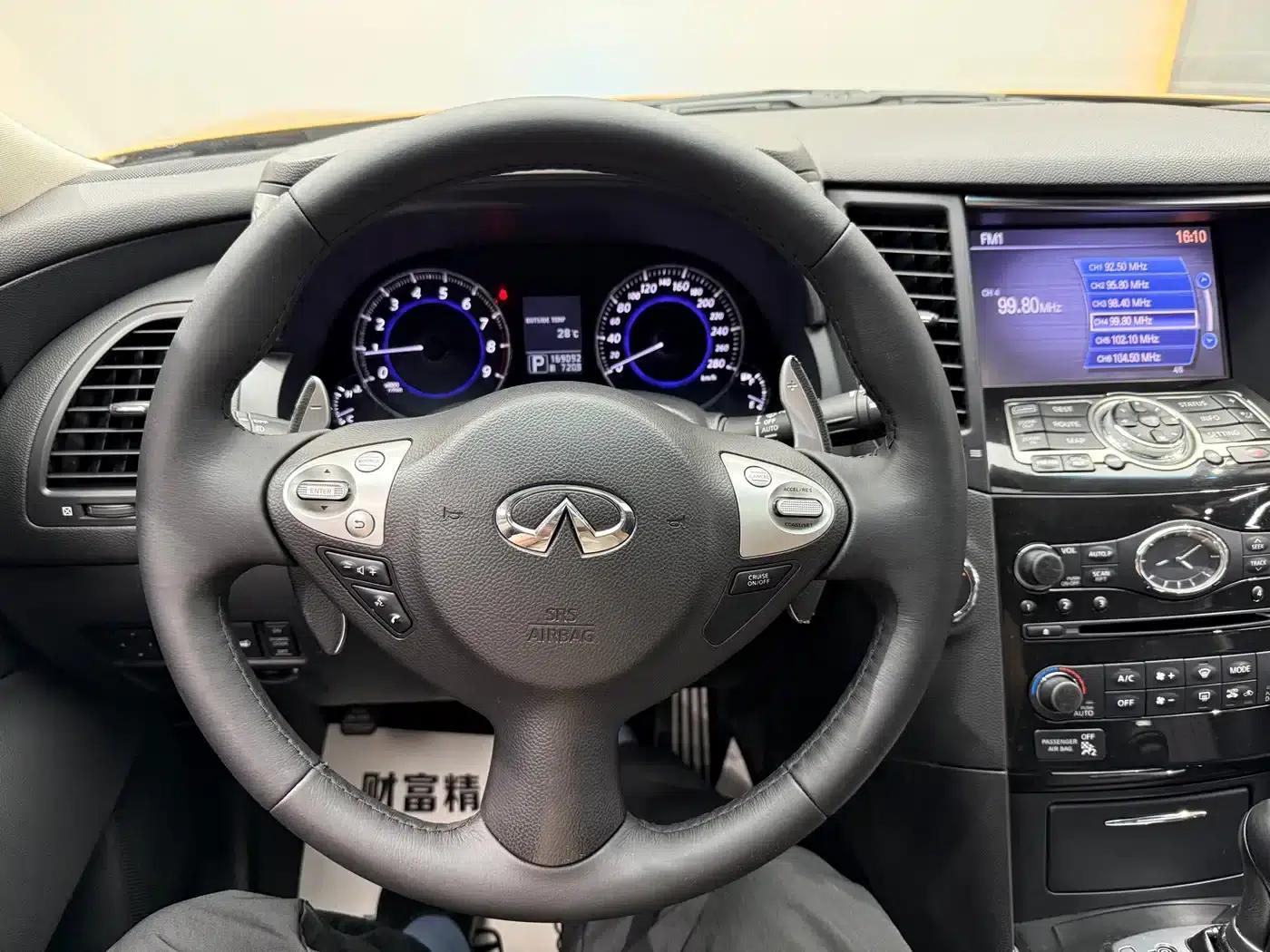 Infiniti QX70 2013 3.7L Standard Edition — миниатюра 15