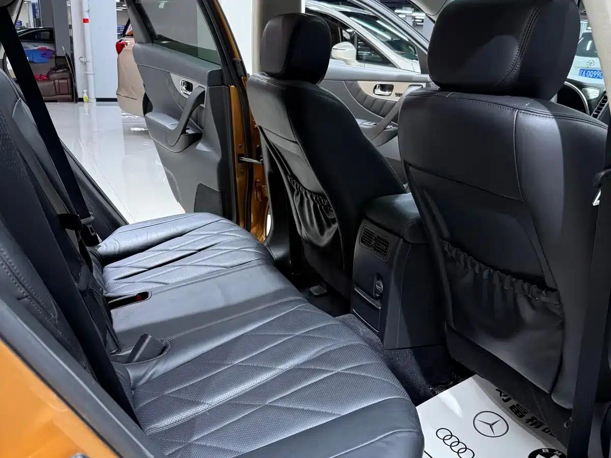 Infiniti QX70 2013 3.7L Standard Edition — миниатюра 10