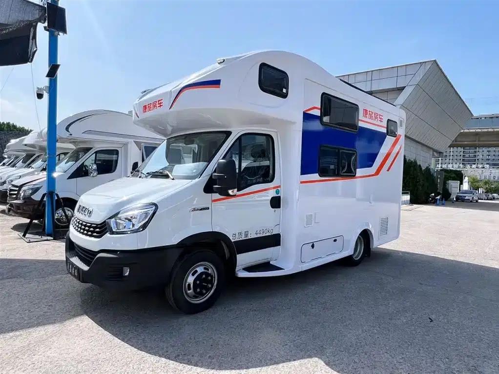 Iveco Daily 2026 3.0T Six-Seat Caravan — миниатюра 1