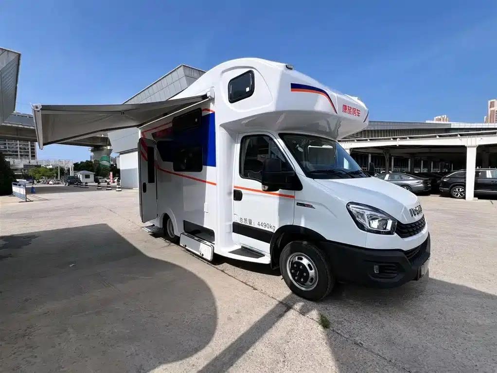Iveco Daily 2026 3.0T Six-Seat Caravan — миниатюра 2