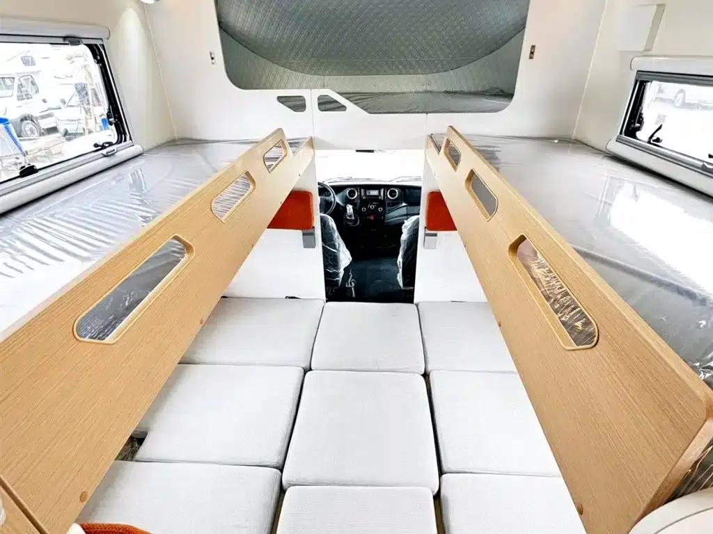 Iveco Daily 2026 3.0T Six-Seat Caravan — миниатюра 11