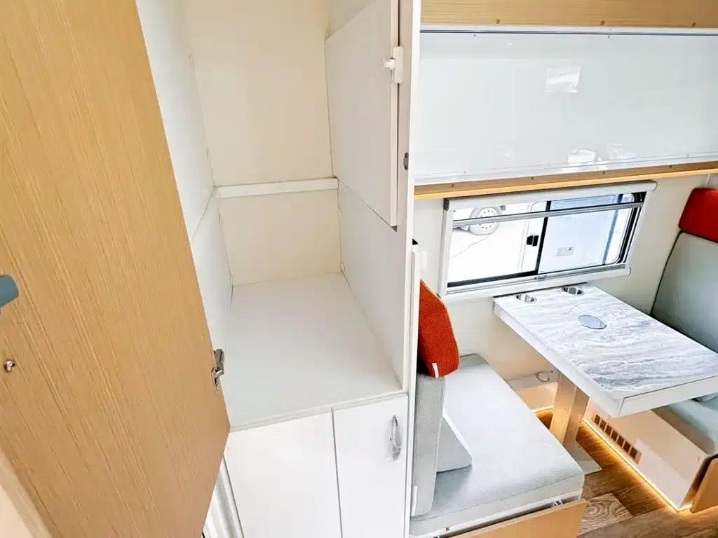 Iveco Daily 2026 3.0T Six-Seat Caravan — миниатюра 15