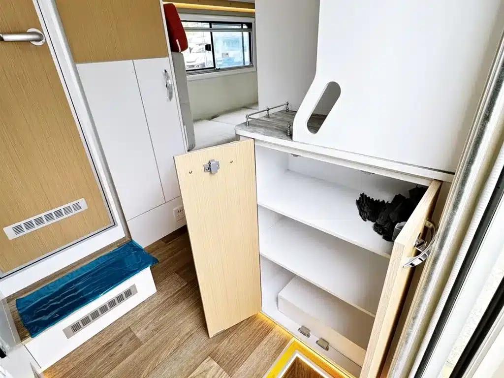 Iveco Daily 2026 3.0T Six-Seat Caravan — миниатюра 17