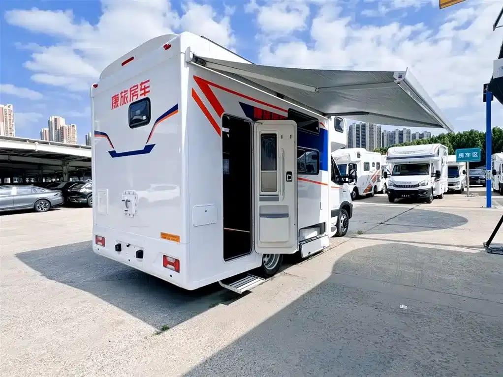 Iveco Daily 2026 3.0T Six-Seat Caravan — миниатюра 3