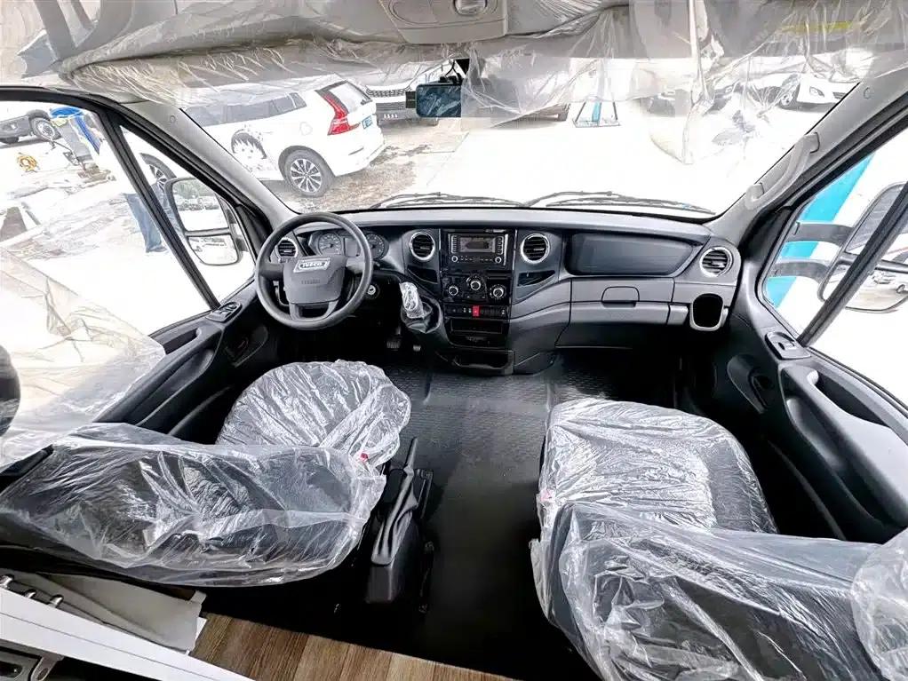 Iveco Daily 2026 3.0T Six-Seat Caravan — миниатюра 4