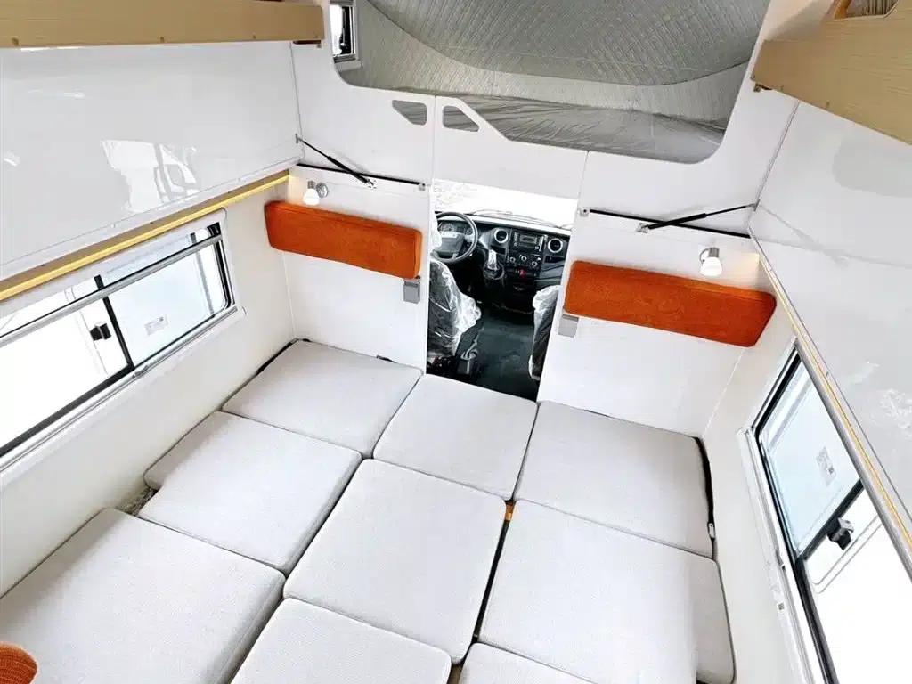 Iveco Daily 2026 3.0T Six-Seat Caravan — миниатюра 6