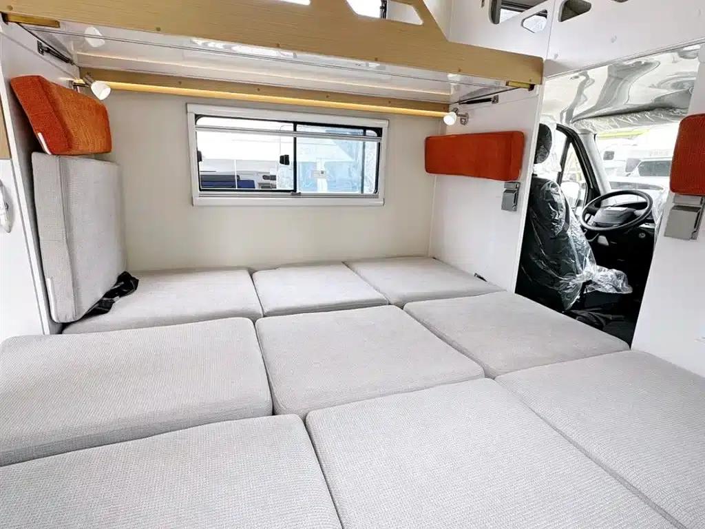 Iveco Daily 2026 3.0T Six-Seat Caravan — миниатюра 7