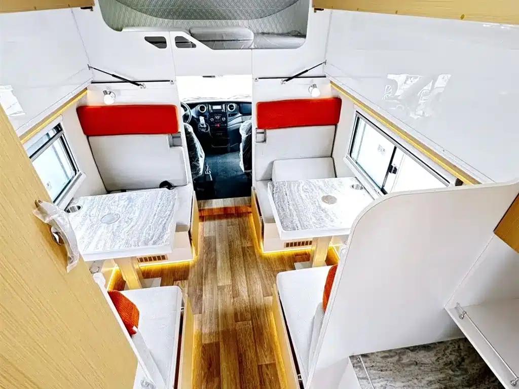 Iveco Daily 2026 3.0T Six-Seat Caravan — миниатюра 9