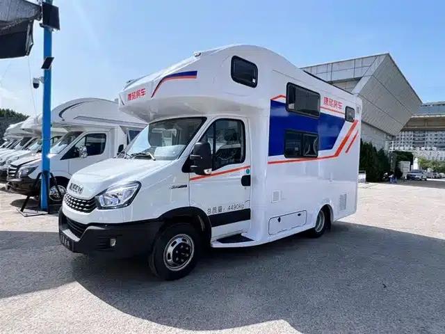 Iveco Daily 2026 3.0T Six-Seat Caravan