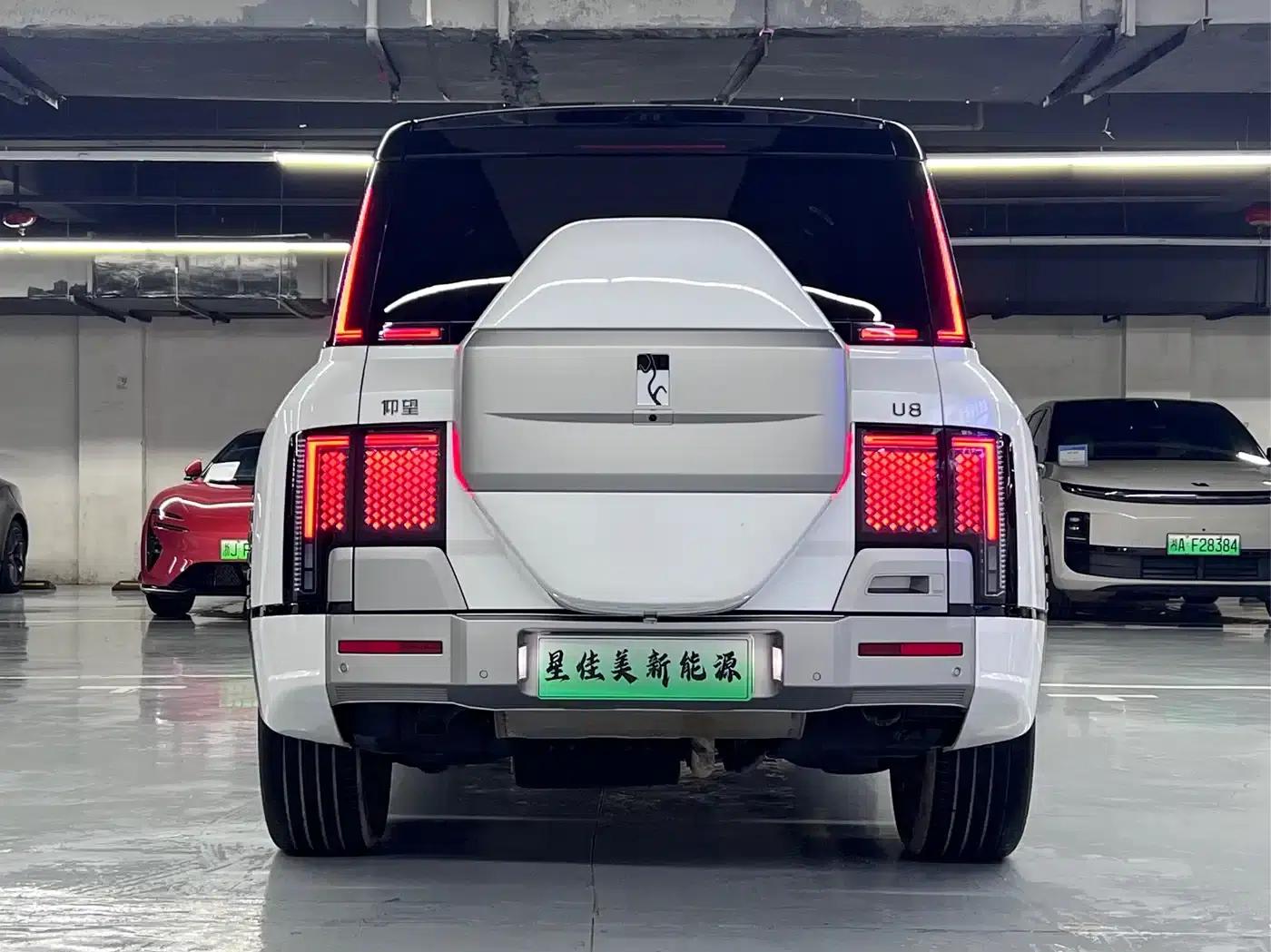 Looking up at the 2023 U8 Luxury Edition — миниатюра 15