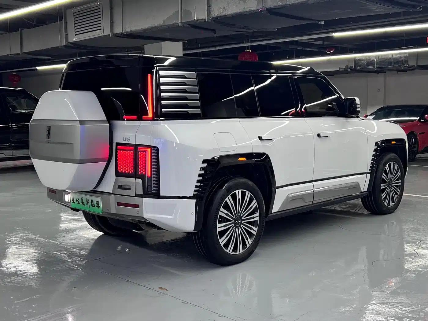 Looking up at the 2023 U8 Luxury Edition — миниатюра 17