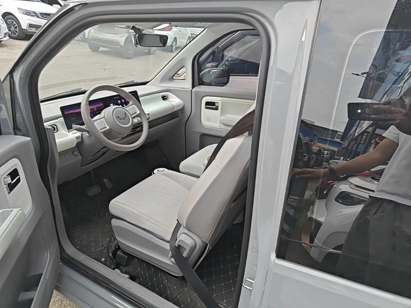 Used Wuling Air ev 2023 - Four Seats - Advanced Edition — миниатюра 17