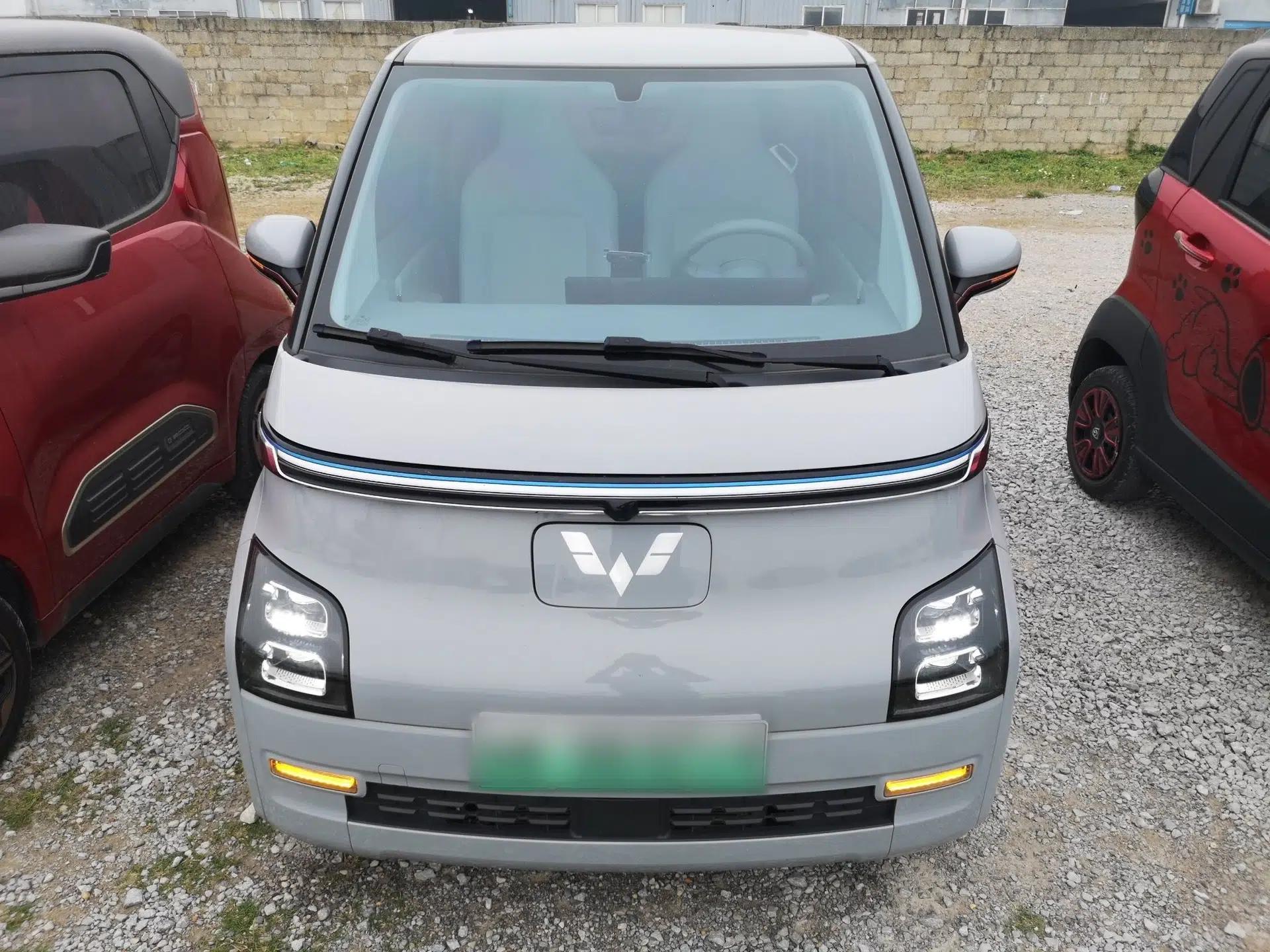 Used Wuling Air ev 2023 - Four Seats - Advanced Edition — миниатюра 2