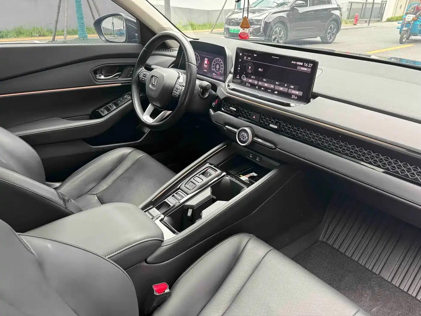 Accord PHEV 2023 2.0L e:PHEV Premium Edition — миниатюра 11