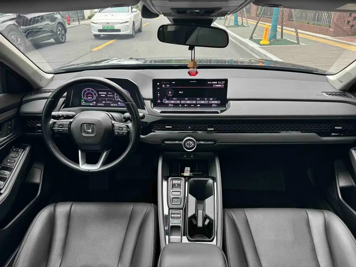 Accord PHEV 2023 2.0L e:PHEV Premium Edition — миниатюра 13
