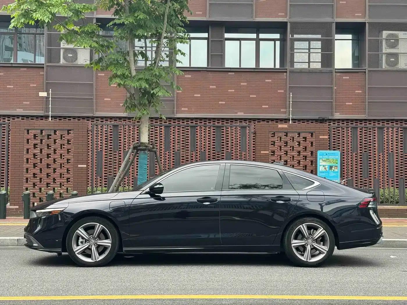 Accord PHEV 2023 2.0L e:PHEV Premium Edition — миниатюра 3