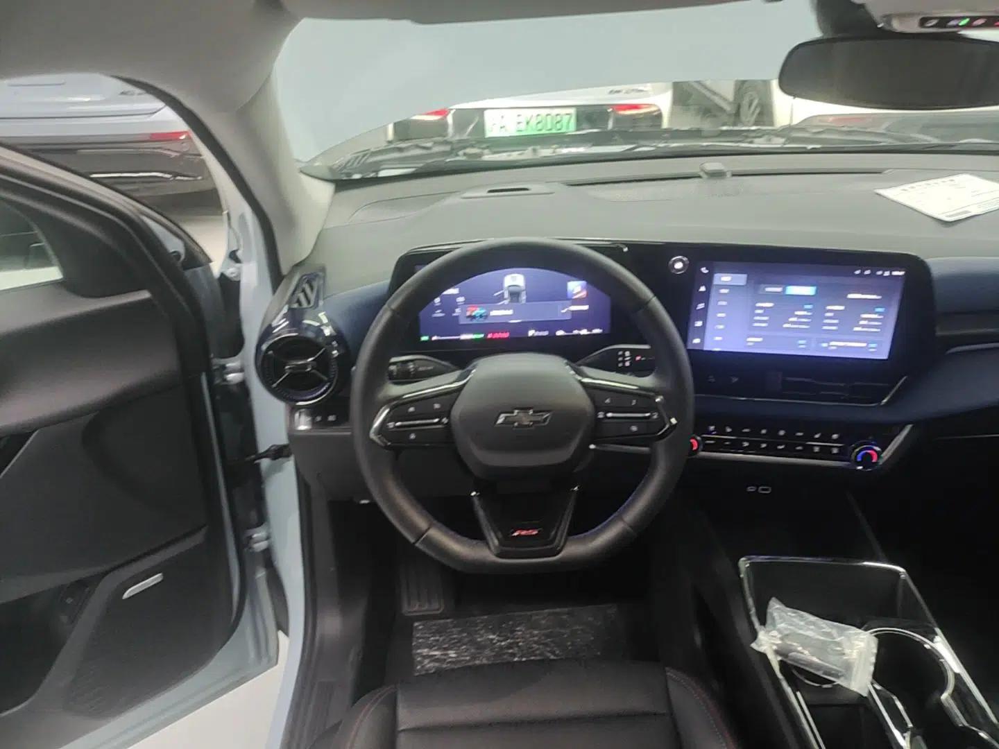 Used Chevrolet Equinox Plus 2024 102km RS Ultimate Edition — миниатюра 13