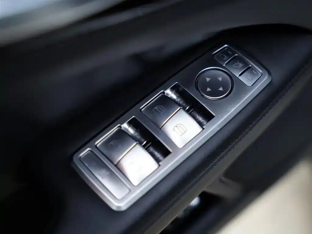 2015 Mercedes-Benz CLS AMG 63 4MATIC — миниатюра 28