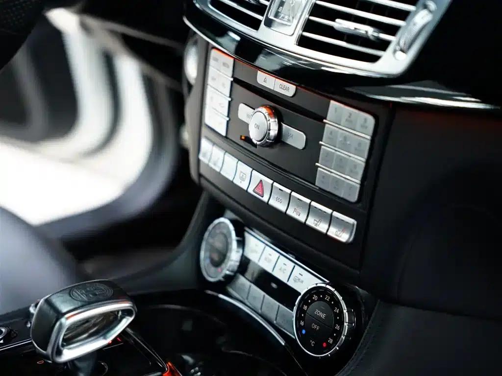 2015 Mercedes-Benz CLS AMG 63 4MATIC — миниатюра 40