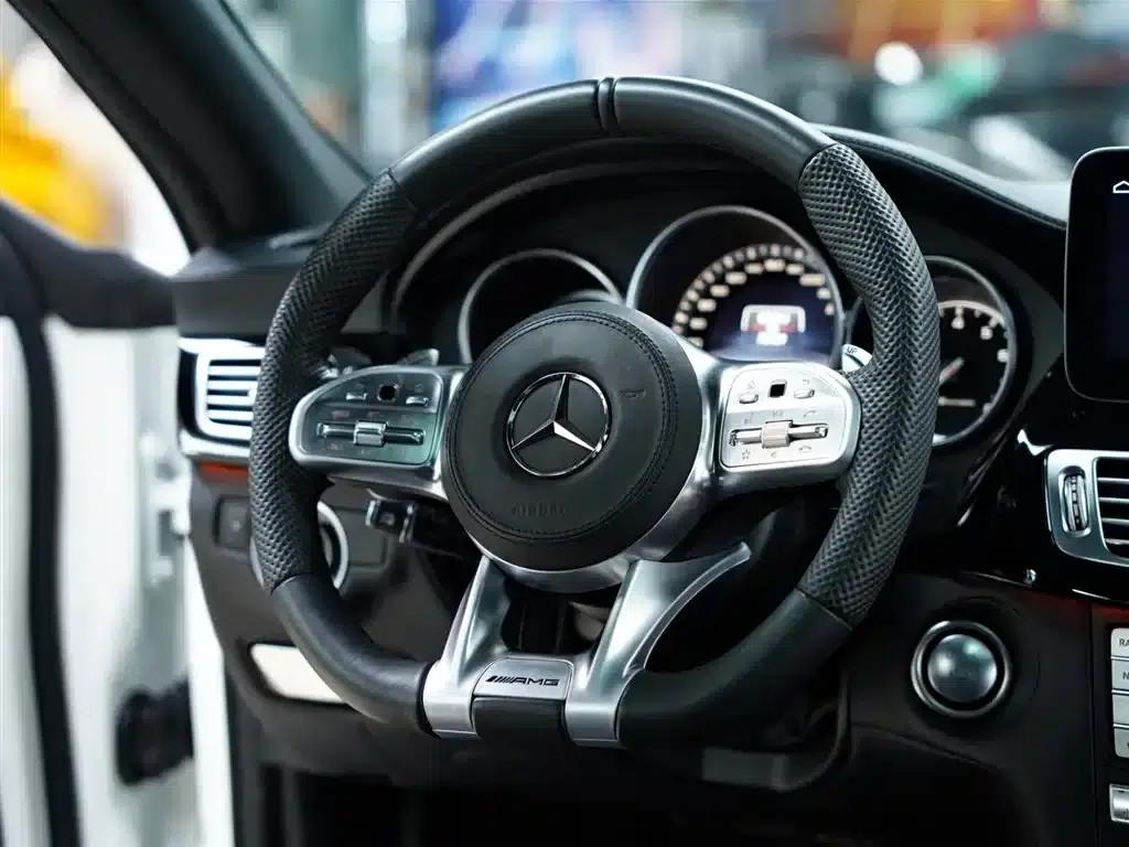 2015 Mercedes-Benz CLS AMG 63 4MATIC — миниатюра 43
