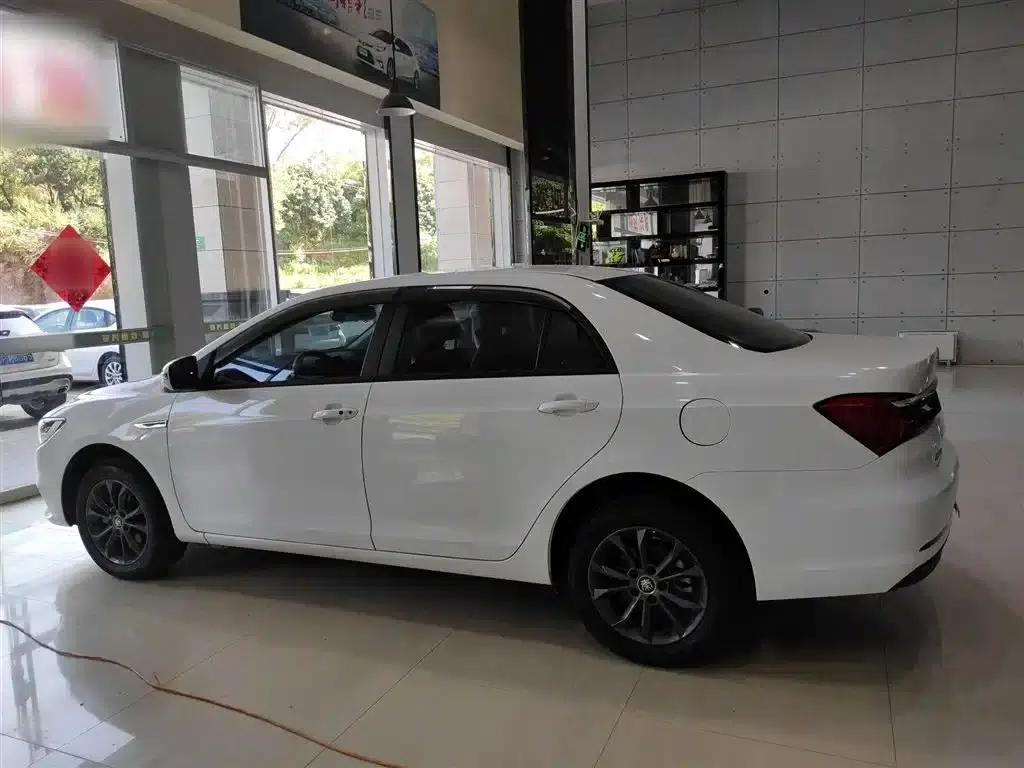 Qin 2019 1.5L Automatic Deluxe Edition — миниатюра 3