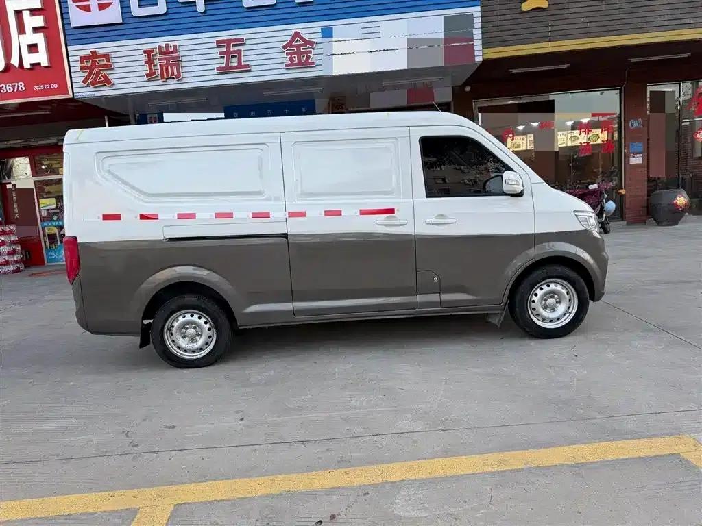 Crossstar V5 EV 2021 Luxury 2-Seat Van with Huichuan System — миниатюра 4