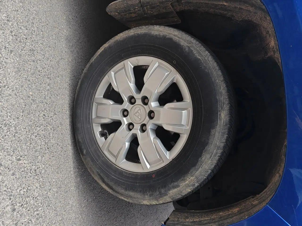 Used SAIC MAXUS T60 2017 2.0T Gasoline Automatic Two-Wheel Drive High-Ride Luxury Standard Cab — миниатюра 8