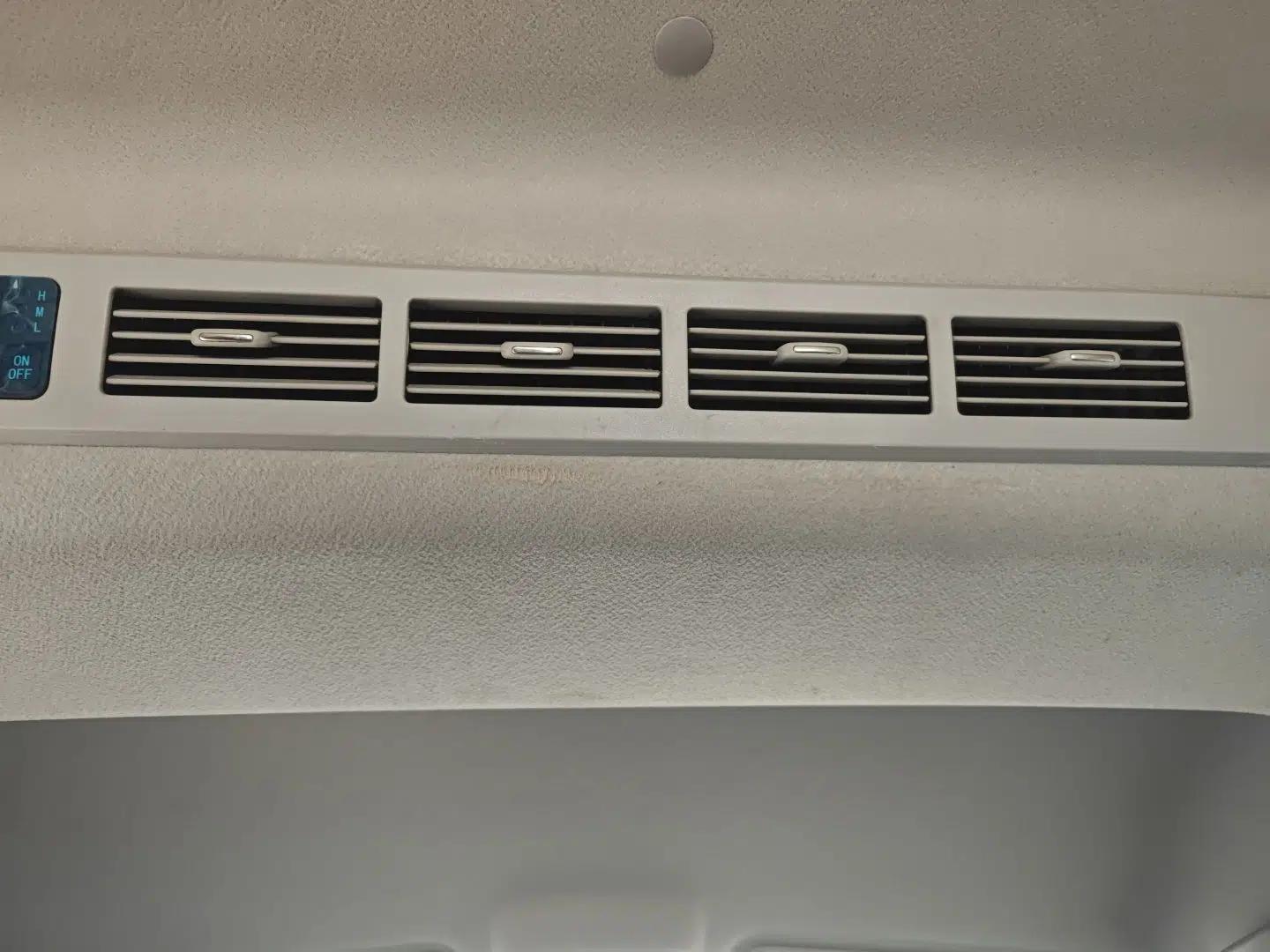 Used Jinbei Gold Hiace M Classic 2022 1.5L Travel Lion Passenger Van 7 Seats — миниатюра 15